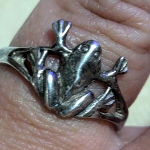 Sterling Silver Frog Ring size 6?